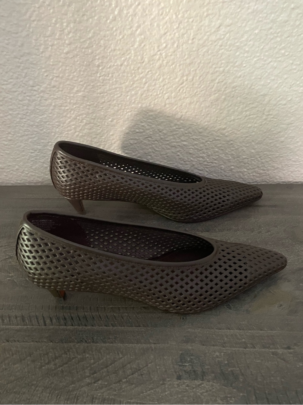 Madewell Women's Perforated Pointed-Toe Kitten Heel Pumps - Brown